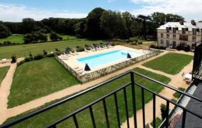 Kergonano - Parking privé et piscine